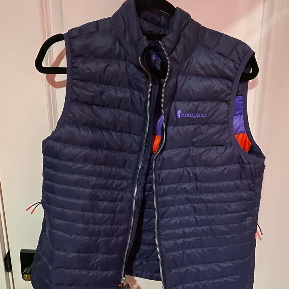 Cotopaxi down vest navy blue
